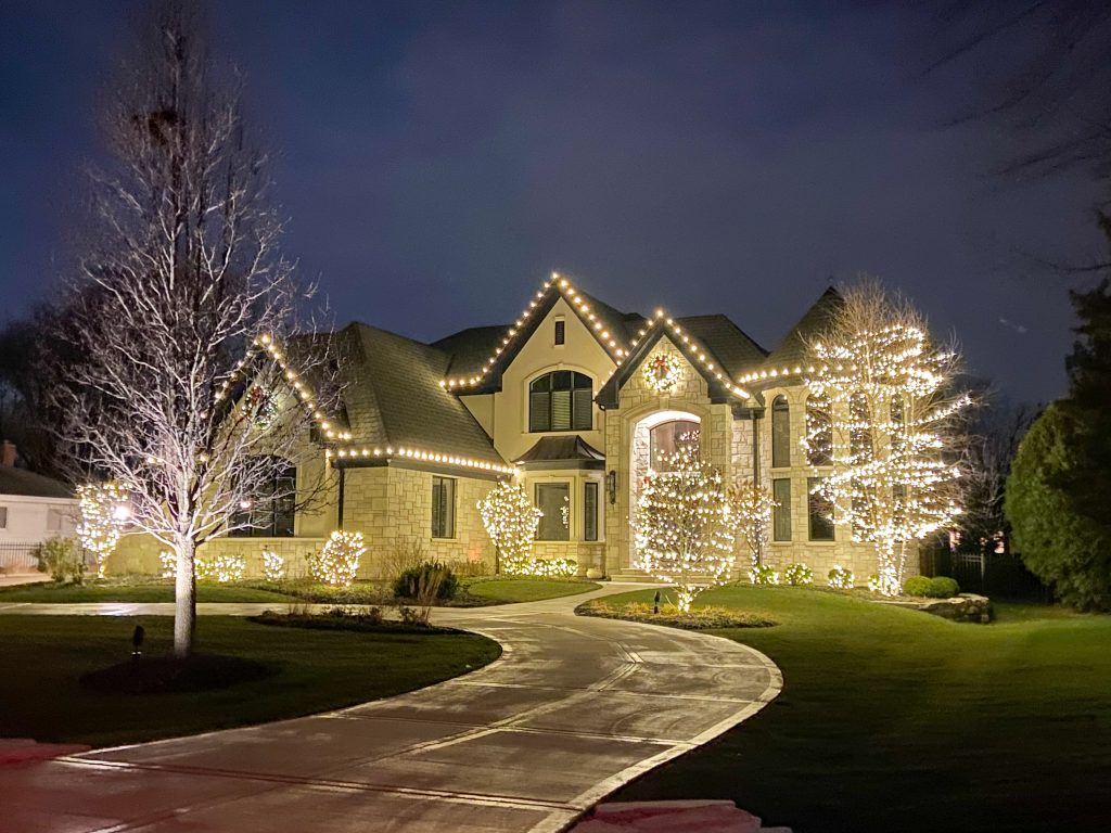 B&B Holiday Decorating | Chicago's Professional Holiday Decorating Service